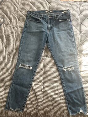 Levi's Light-Mid Blue Skinny Jeans with Knee Rips